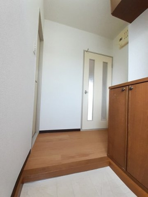 【玄関】 | アヴェニールＦ | 明るい玄関です