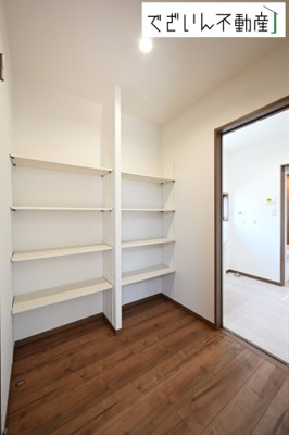 【収納】 | 本庄市小島　新築住宅ー＊Design HOUSE＊ | ≪A号棟≫暮らし心地を大きく左右する収納を、適材適所に配置し使い勝手を考慮してあります。空間を余すところなく有効利用した収納は生活空間をより上質なものにしてくれるでしょう。
現地(2025年7月撮影)