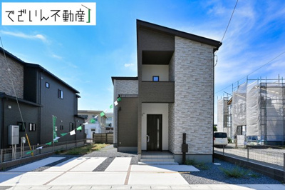 【外観】 | 本庄市小島　新築住宅ー＊Design HOUSE＊ | ≪A号棟≫重厚感のある外観デザイン。長い年月を経ても飽きの来ないお家です。
現地(2025年7月撮影)