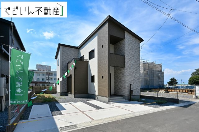 【前面道路含む現地写真】 | 本庄市小島　新築住宅ー＊Design HOUSE＊ | ≪A号棟≫重厚感のある外観デザイン。長い年月を経ても飽きの来ないお家です。
現地(2025年7月撮影)