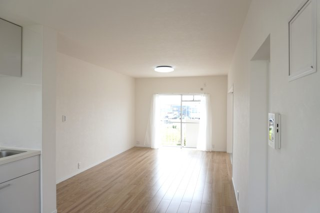 十條草加マンションB棟の居間・リビング