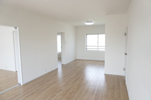 十條草加マンションB棟の居間・リビング