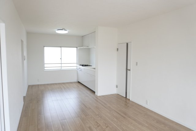 十條草加マンションB棟の居間・リビング