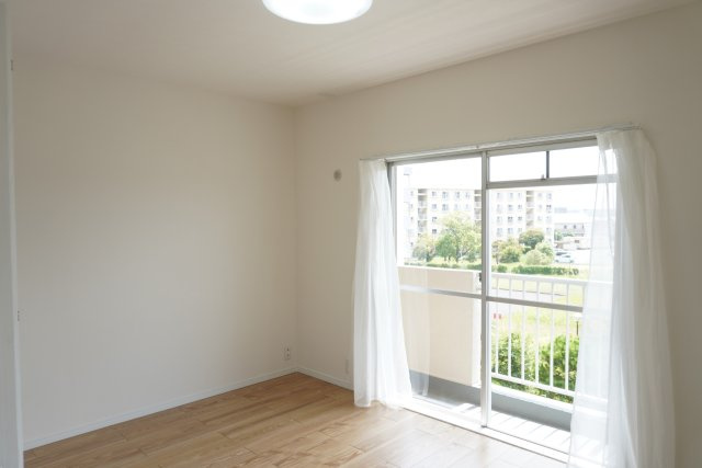 十條草加マンションB棟の洋室