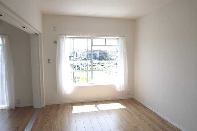 十條草加マンションB棟の洋室