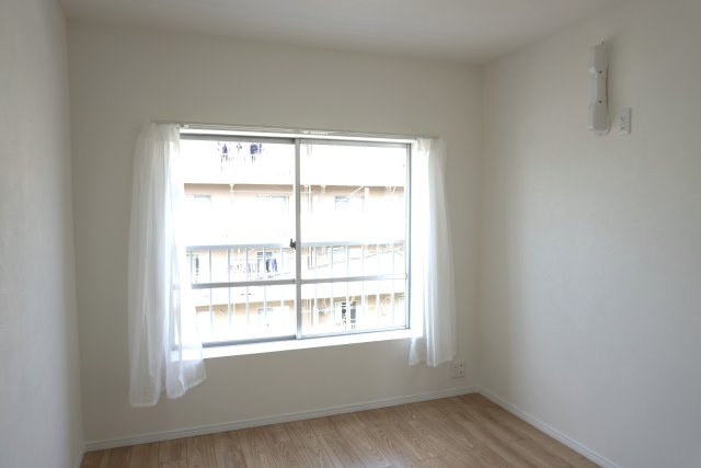 十條草加マンションB棟の洋室