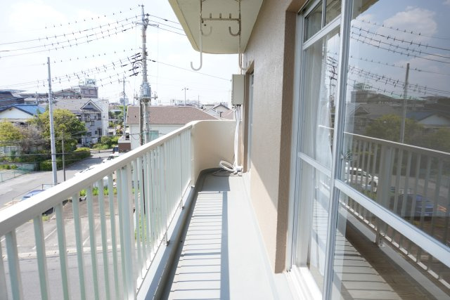 十條草加マンションB棟のバルコニー