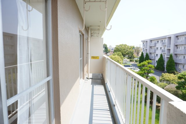 十條草加マンションB棟のバルコニー