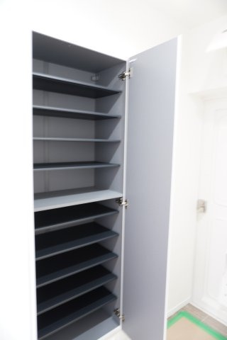 十條草加マンションB棟の玄関