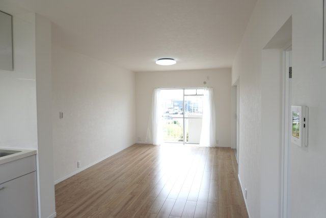 十條草加マンションB棟の居間・リビング