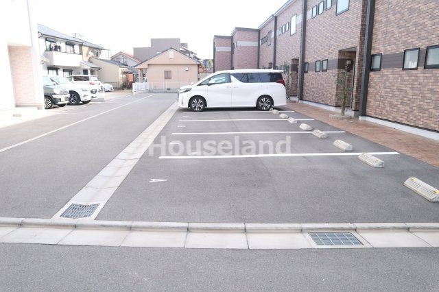 クレール中之島の駐車場