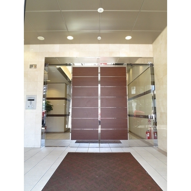 ラクレイス県庁口のエントランス