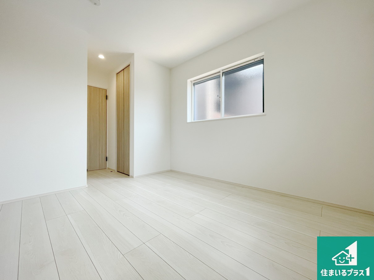 尼崎市東園田町　第2期　新築一戸建ての洋室|シンプルな洋室は、自分好みのインテリアが楽しめます♪ご家族とインテリアや家具を選びに行くのは新築購入時の醍醐味の一つです。ぜひお楽しみください♪