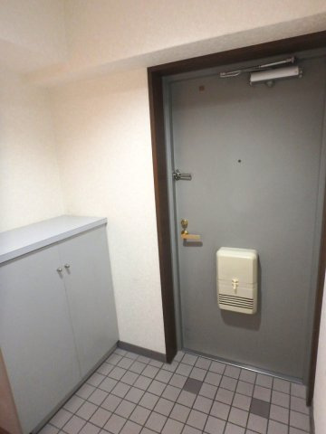 HACHIBUSE鳴尾　の玄関|玄関です