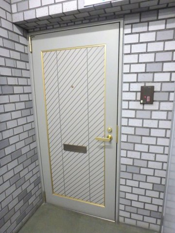 HACHIBUSE鳴尾　の玄関