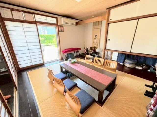 茂原市東郷　中古戸建の和室|敷地約314坪 軽量鉄骨４LDK  リビング約24.6帖 パントリー・ウッドデッキ・サンルーム付き