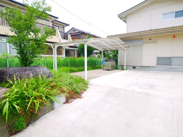 茂原市東郷　中古戸建の庭|敷地約314坪 軽量鉄骨４LDK  リビング約24.6帖 パントリー・ウッドデッキ・サンルーム付き