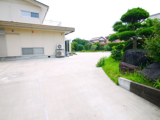 茂原市東郷　中古戸建の庭|敷地約314坪 軽量鉄骨４LDK  リビング約24.6帖 パントリー・ウッドデッキ・サンルーム付き