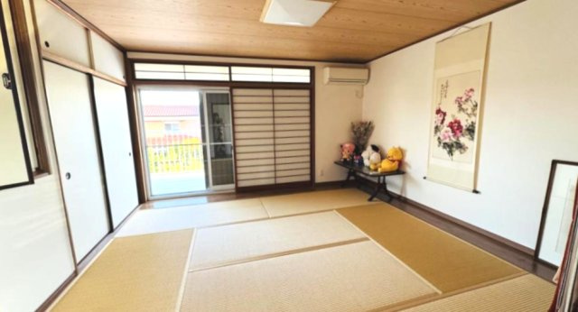 茂原市東郷　中古戸建の和室|敷地約314坪 軽量鉄骨４LDK  リビング約24.6帖 パントリー・ウッドデッキ・サンルーム付き