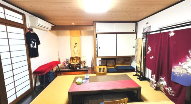茂原市東郷　中古戸建の和室|敷地約314坪 軽量鉄骨４LDK  リビング約24.6帖 パントリー・ウッドデッキ・サンルーム付き
