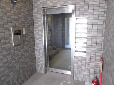 レジデンス池ノ内（旧セレクション池ノ内）のエントランス