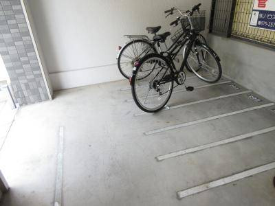 レジデンス池ノ内（旧セレクション池ノ内）の駐車場|駐輪場