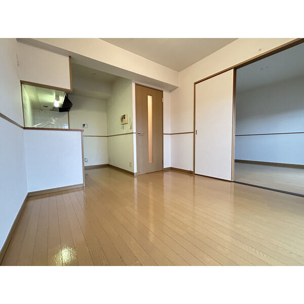 カマラード吉塚の居間・リビング