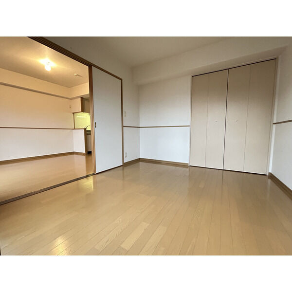 カマラード吉塚の居間・リビング