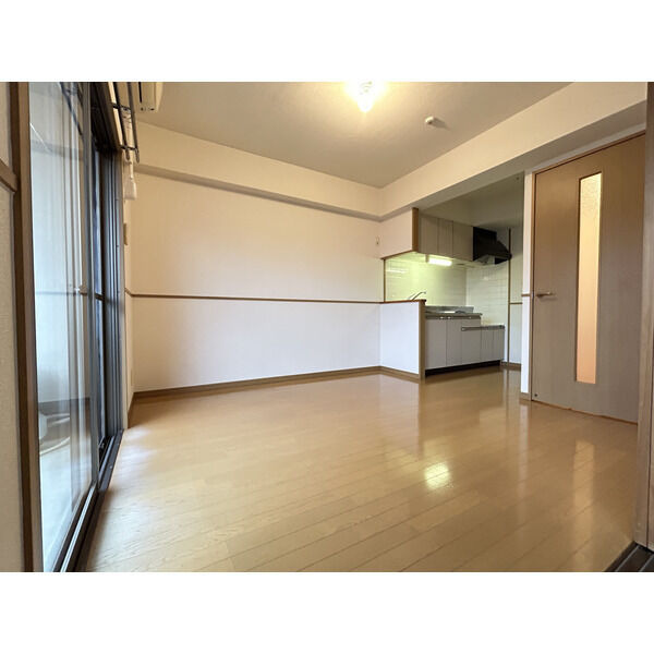 カマラード吉塚の居間・リビング