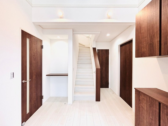 【玄関】 | 鴻巣市小松3丁目　新築戸建　全30区画　20号棟