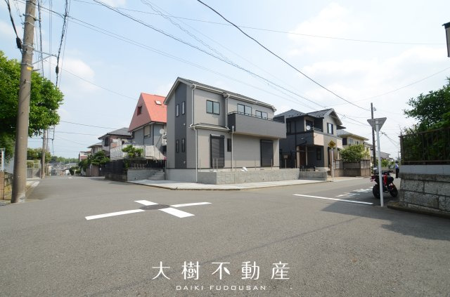 【前面道路含む現地写真】 | 綾瀬市綾西４丁目　新築戸建て　全１棟【仲介手数料無料】 | 【仲介手数料無料でご紹介可能です】大樹不動産