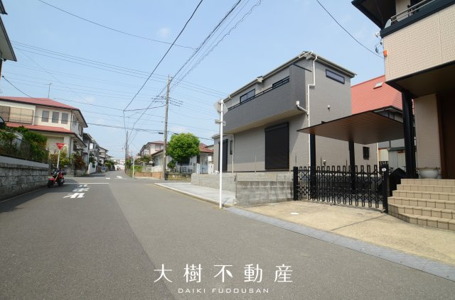 【前面道路含む現地写真】 | 綾瀬市綾西４丁目　新築戸建て　全１棟【仲介手数料無料】