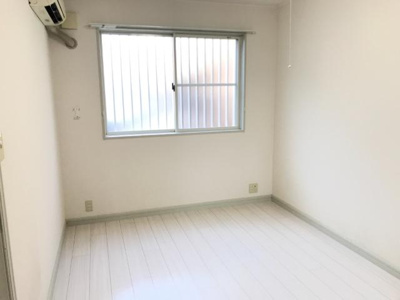 【内装】 | フローラルコート | 洋室