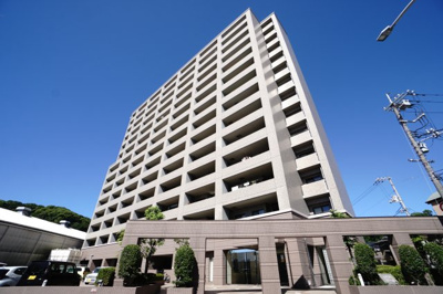 【外観】 | 【上質リノベ】サーパス宇品 | 【耐震性】
耐震性の高さを判断するポイントは、
建築確認申請日が1981年6月1日以降の
新耐震基準に適合しているかどうか。
震度６程度の大地震でも
建物が崩壊しないレベルが基準になりました。