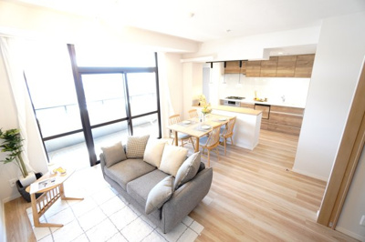 【居間・リビング】 | 【上質リノベ】サーパス宇品 | 室内（2025年7月27日09：30頃）撮影