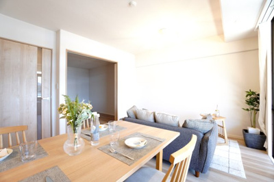 【居間・リビング】 | 【上質リノベ】サーパス宇品 | 室内（2025年7月27日09：30頃）撮影