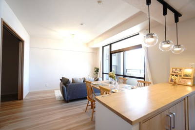 【居間・リビング】 | 【上質リノベ】サーパス宇品 | 室内（2025年7月27日09：30頃）撮影