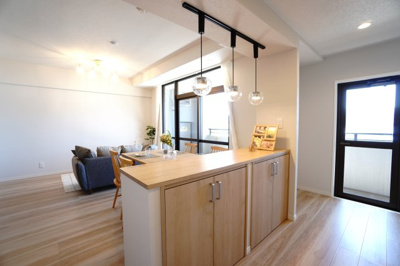 【居間・リビング】 | 【上質リノベ】サーパス宇品 | 室内（2025年7月27日09：30頃）撮影