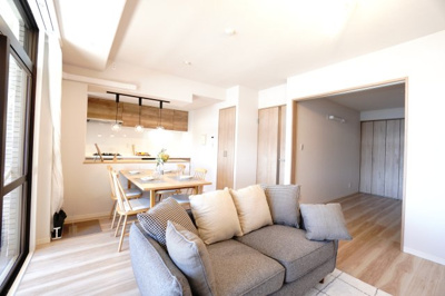 【居間・リビング】 | 【上質リノベ】サーパス宇品 | 室内（2025年7月27日09：30頃）撮影