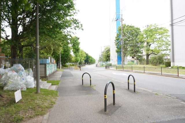 新栄町団地3街区13号棟の周辺