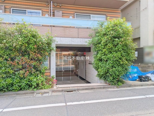 ブライズ杉並和泉のエントランス