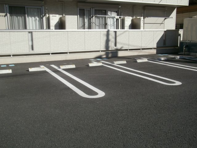 パーシモンハウスの駐車場