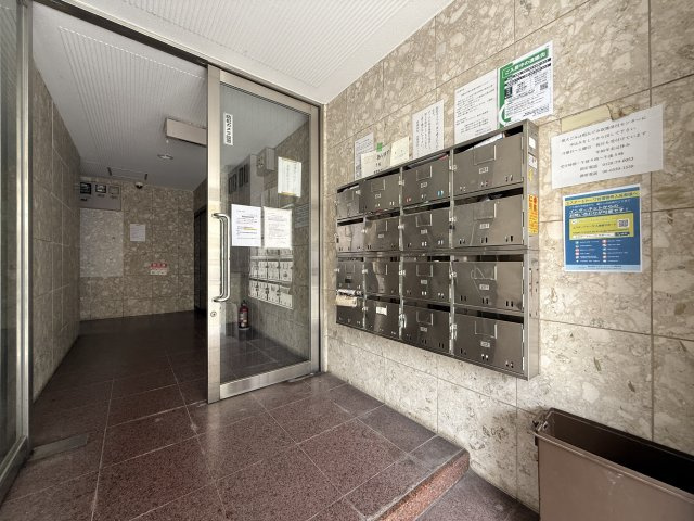 ロイヤル我孫子のエントランス