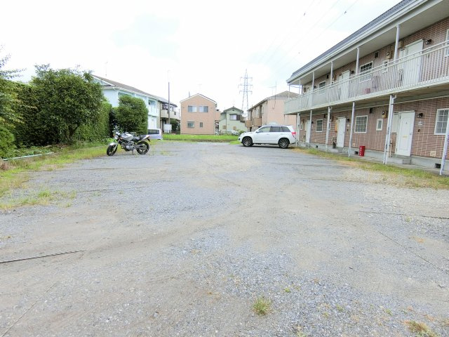 ユニハイツC棟の駐車場