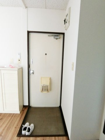 ユニハイツC棟の玄関