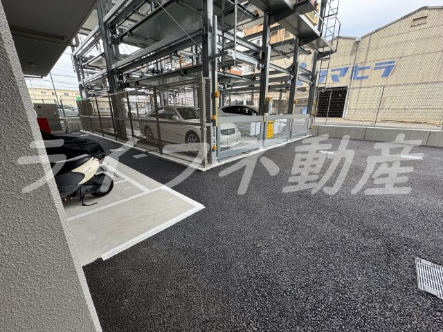 インザライフ大阪EAST RESIDENCEの駐車場|車をお持ちの方に嬉しい駐車場付きの物件です