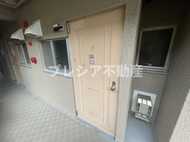 甲子園グリーンハイツの玄関