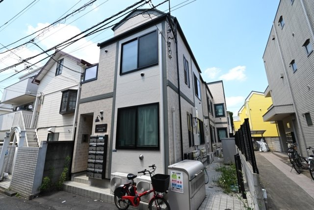 新宿区高田馬場３丁目のアパートの外観