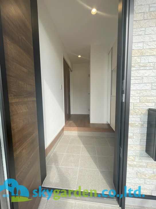 藤沢市辻堂　新築戸建　全2棟1号棟の玄関