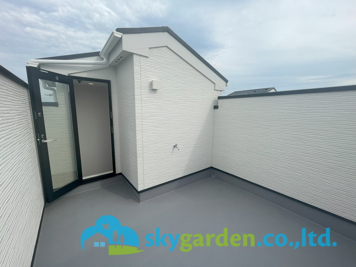 藤沢市辻堂　新築戸建　全2棟1号棟のバルコニー|用途多彩ルーフバルコニー付き